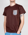 T-shirt taschino in brown with a decorative pocket design, stylish and comfortable.