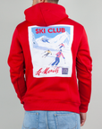 Felpa Superculture Cappuccio Ski Club con grafica retro sugli sci, colore rosso, vista posteriore.