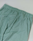 Pantalaccio Paros in misto lino e rayon, colore verde tenue, con elastico in vita per comfort e stile.