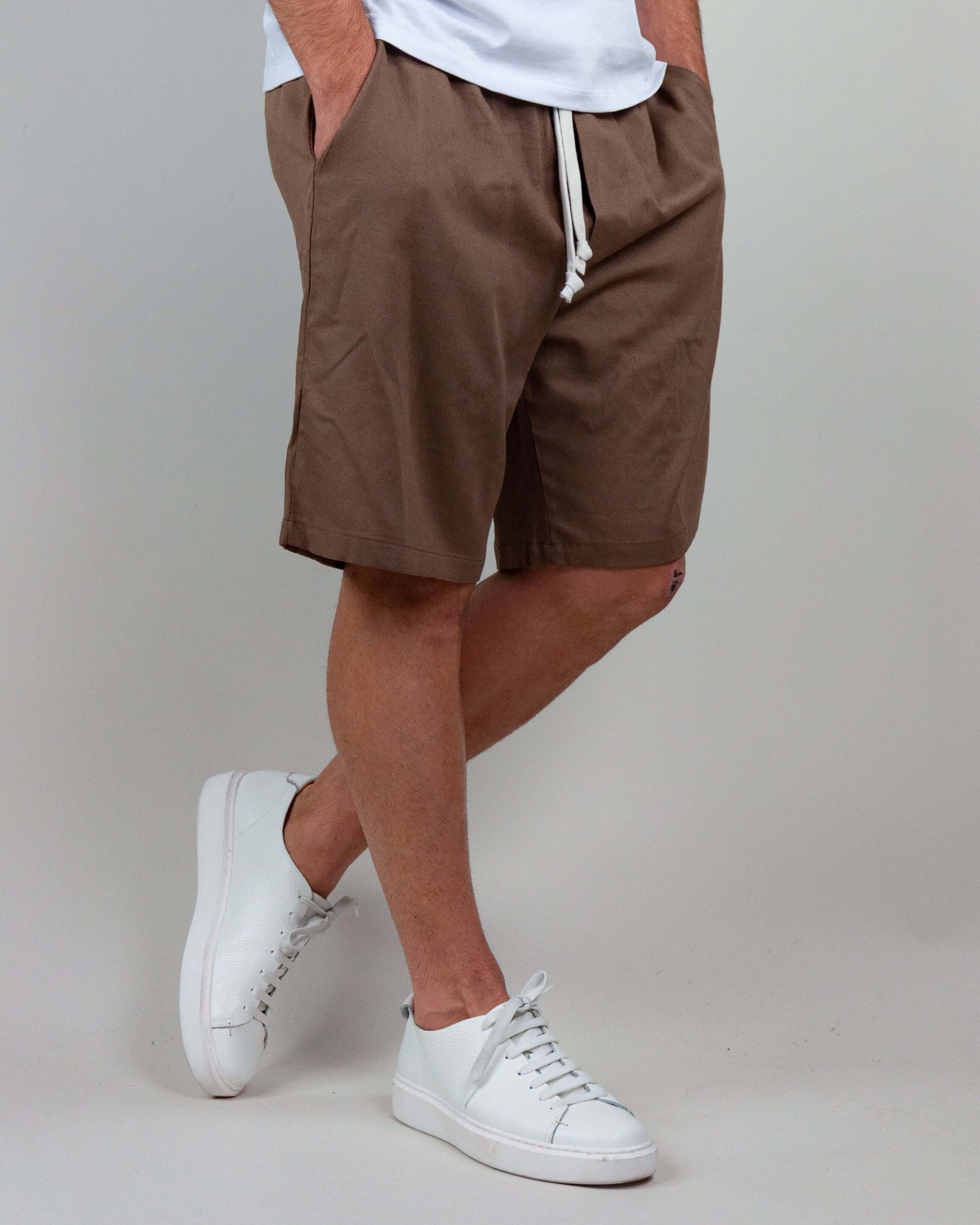 Bermuda Misto Lino Corfu in brown, featuring a comfortable fit and stylish design, perfect for warm weather.