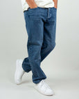 Jeans Jack&Jones Eddie Baggy, loose fit, worn by model in size 31, 100% cotton, stylish blue hue, perfect for casual wear.