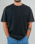Black T-shirt with micro logo, semi over fit, worn by a model, made of 100% cotton.