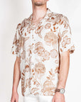 Camicia Manica corta fantasia collo Bowling Over D Art indossata da uomo, tessuto 100% cotone, taglia L.