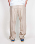 Pantalone con pince fondo ampio in misto lino I'm Brian Art, modello taglia 48, pantalone misto lino ampio.