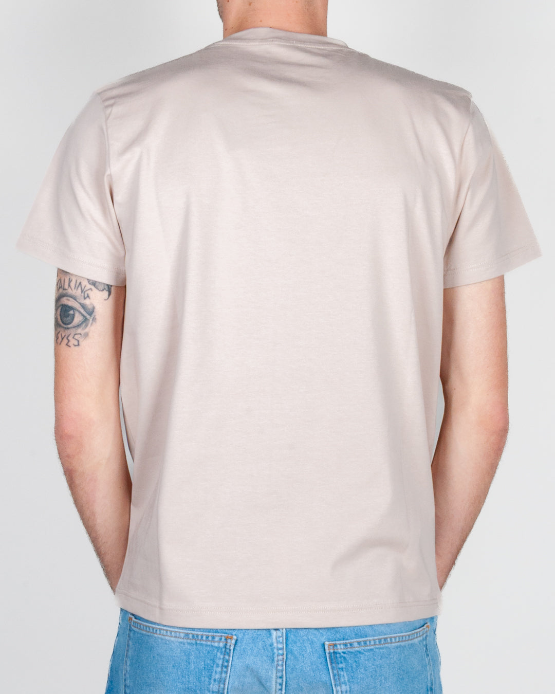 Retro T-shirt taschino V2 Art. TUCL. View of the back of a light beige T-shirt.