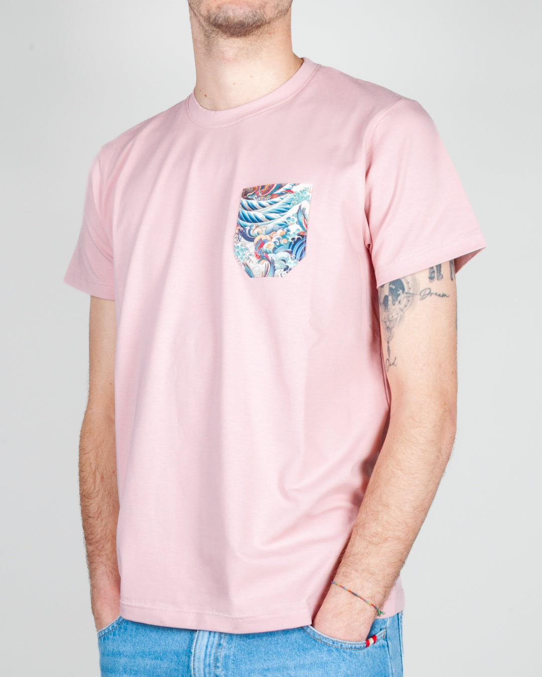 T-shirt taschino V2 Art. TUCL, pink color with a colorful pocket, perfect for casual wear.