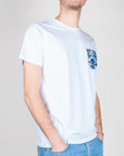 T-shirt taschino V2 Art. TUCL worn by a model, showcasing its stylish pocket design on a light background.