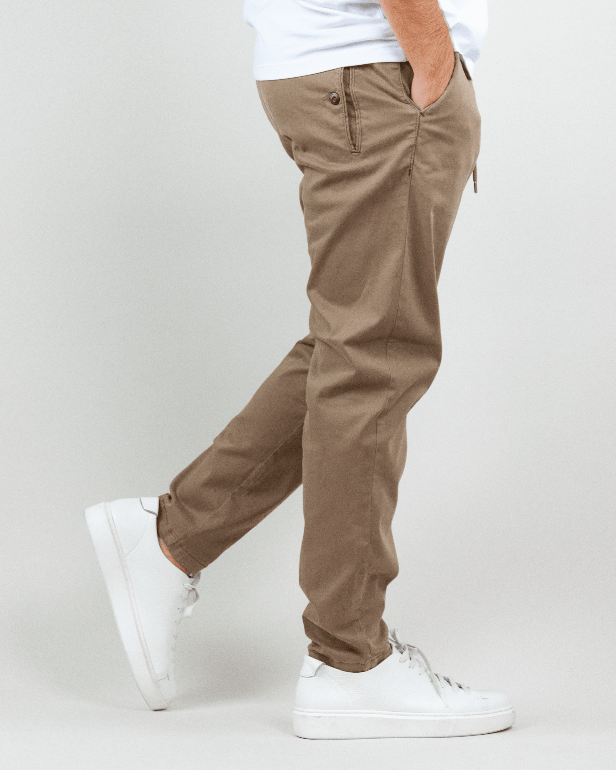 Pantalaccio Berna Uomo Art. BRN M 252112 displayed on a model with white sneakers, showcasing the style and fit.