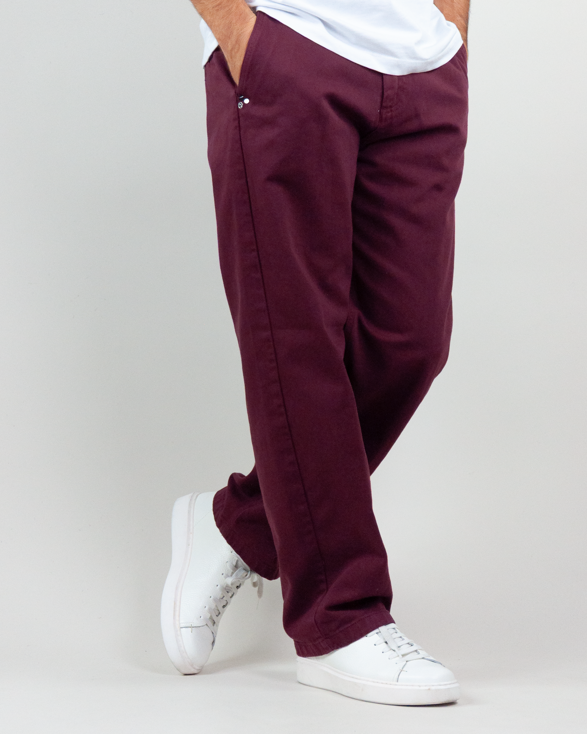 Pantalone Drill Berna Uomo BRN M 252108 worn with white sneakers, featuring a relaxed fit and stylish design.