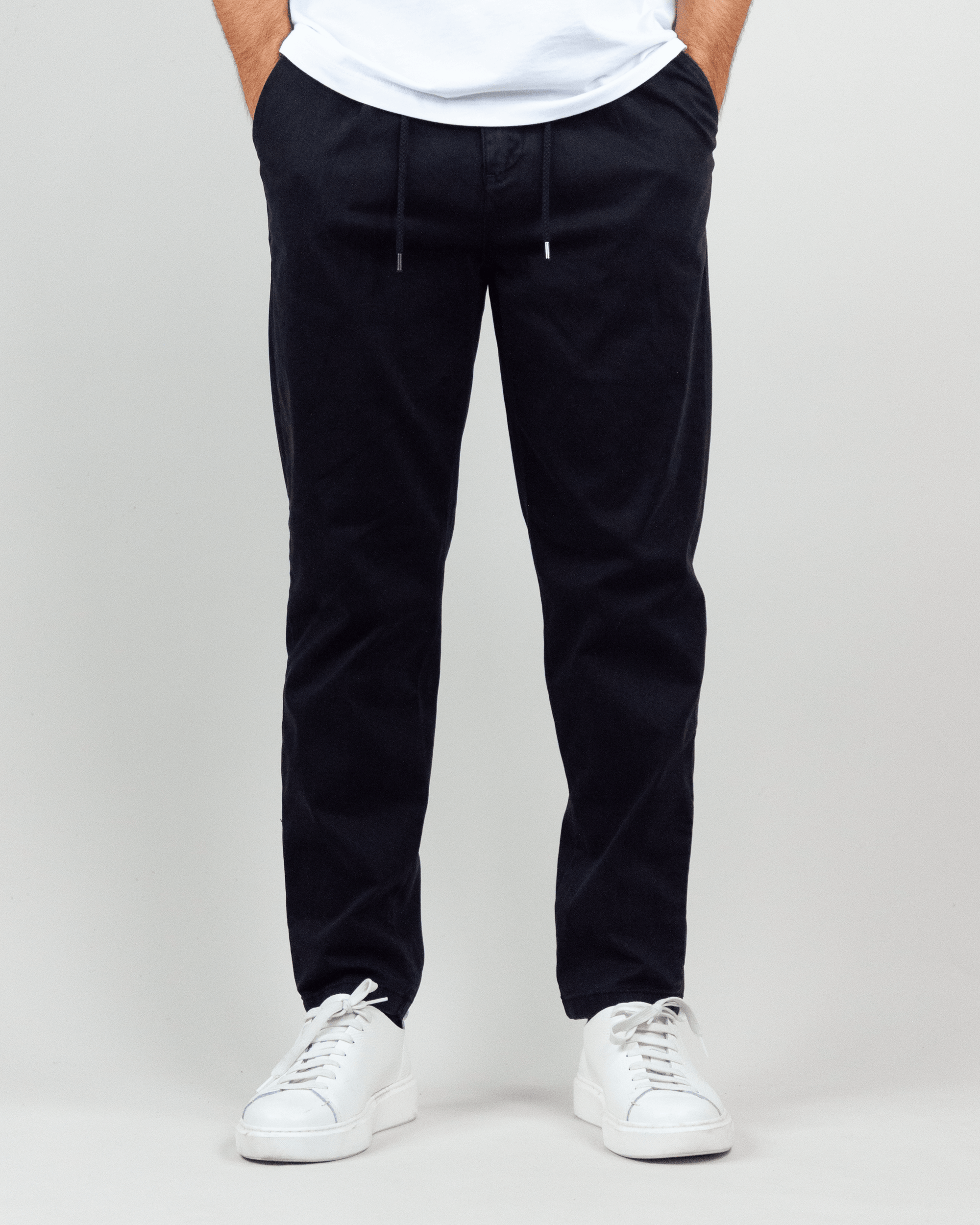 Pantalaccio Berna Uomo Art. BRN M 252112 displayed on a model wearing white sneakers and a casual t-shirt.