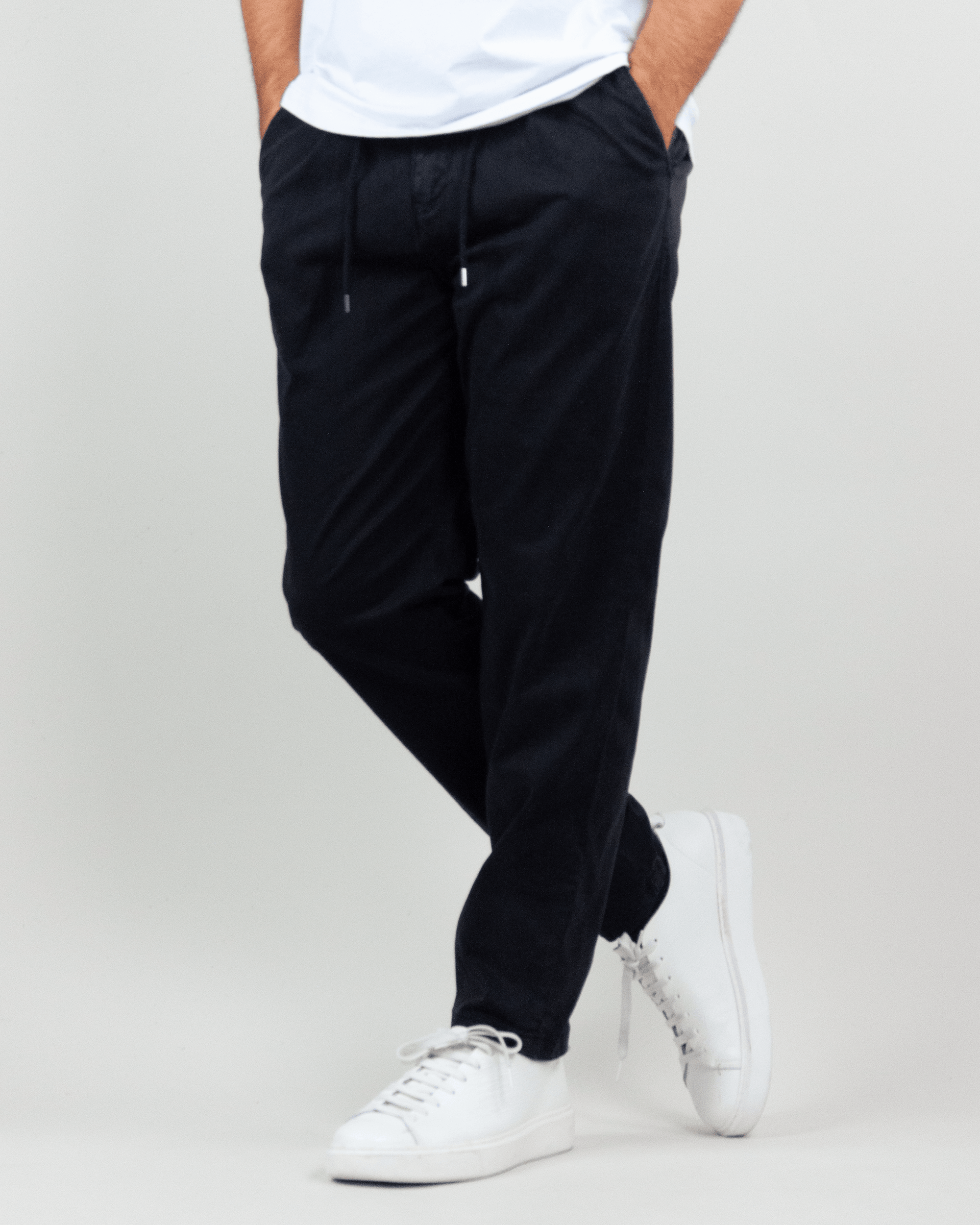 Pantalaccio Berna Uomo Art. BRN M 252112 worn by a model, showcasing casual men&#39;s fashion.