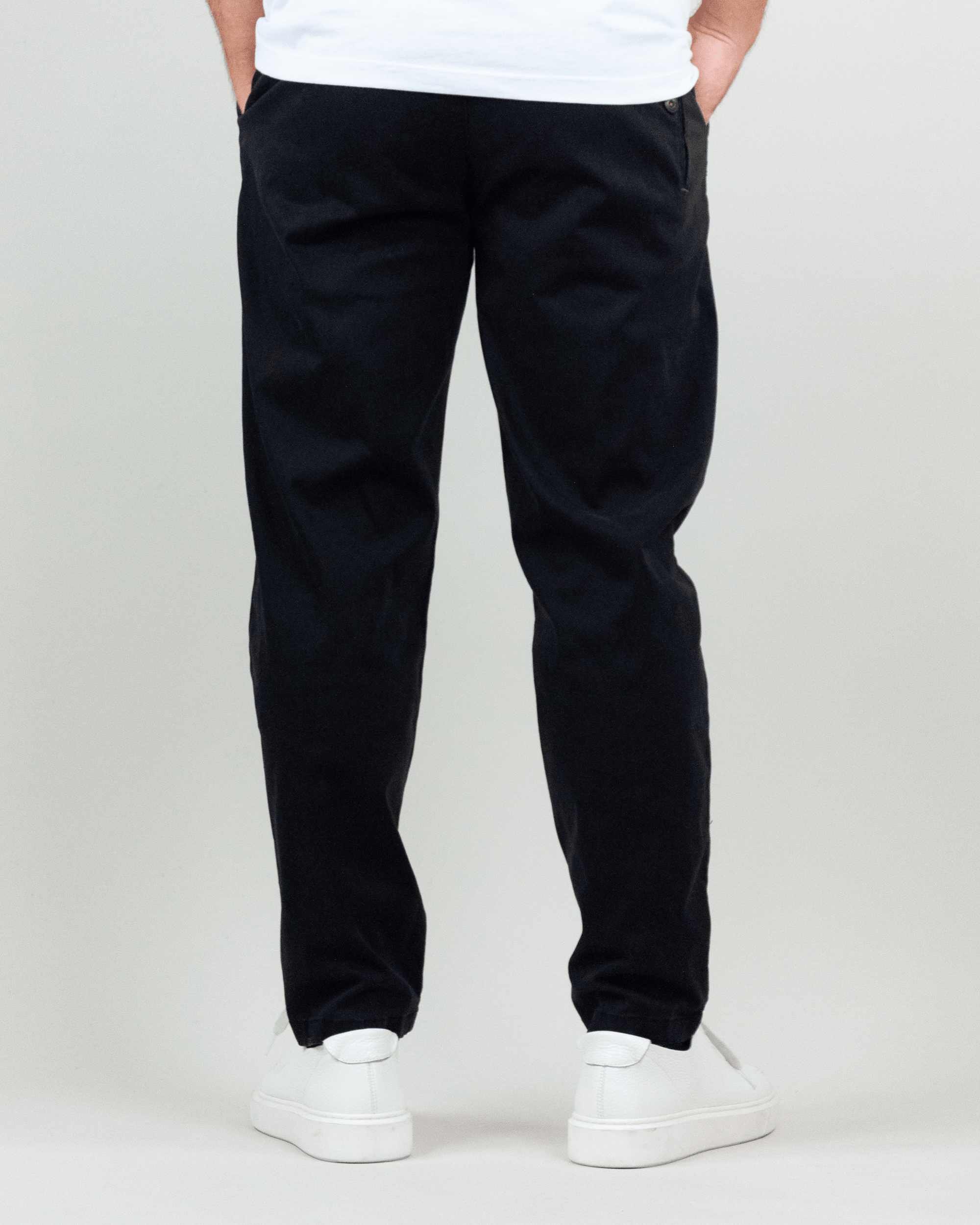 Pantalaccio Berna Uomo Art. BRN M 252112 shown from the back, paired with white sneakers.