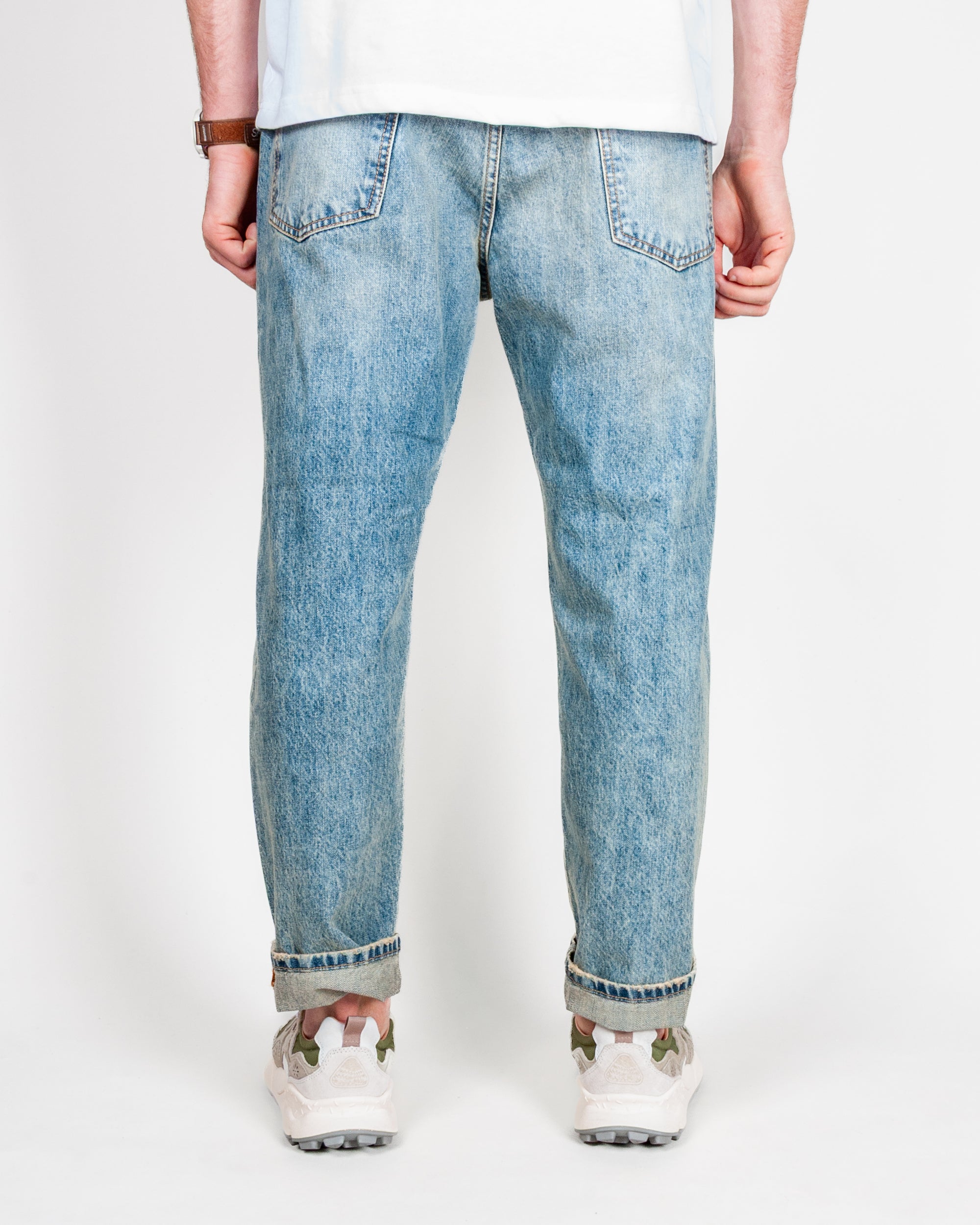 Jeans carrot fit I'm Brian Art. ALEXL5