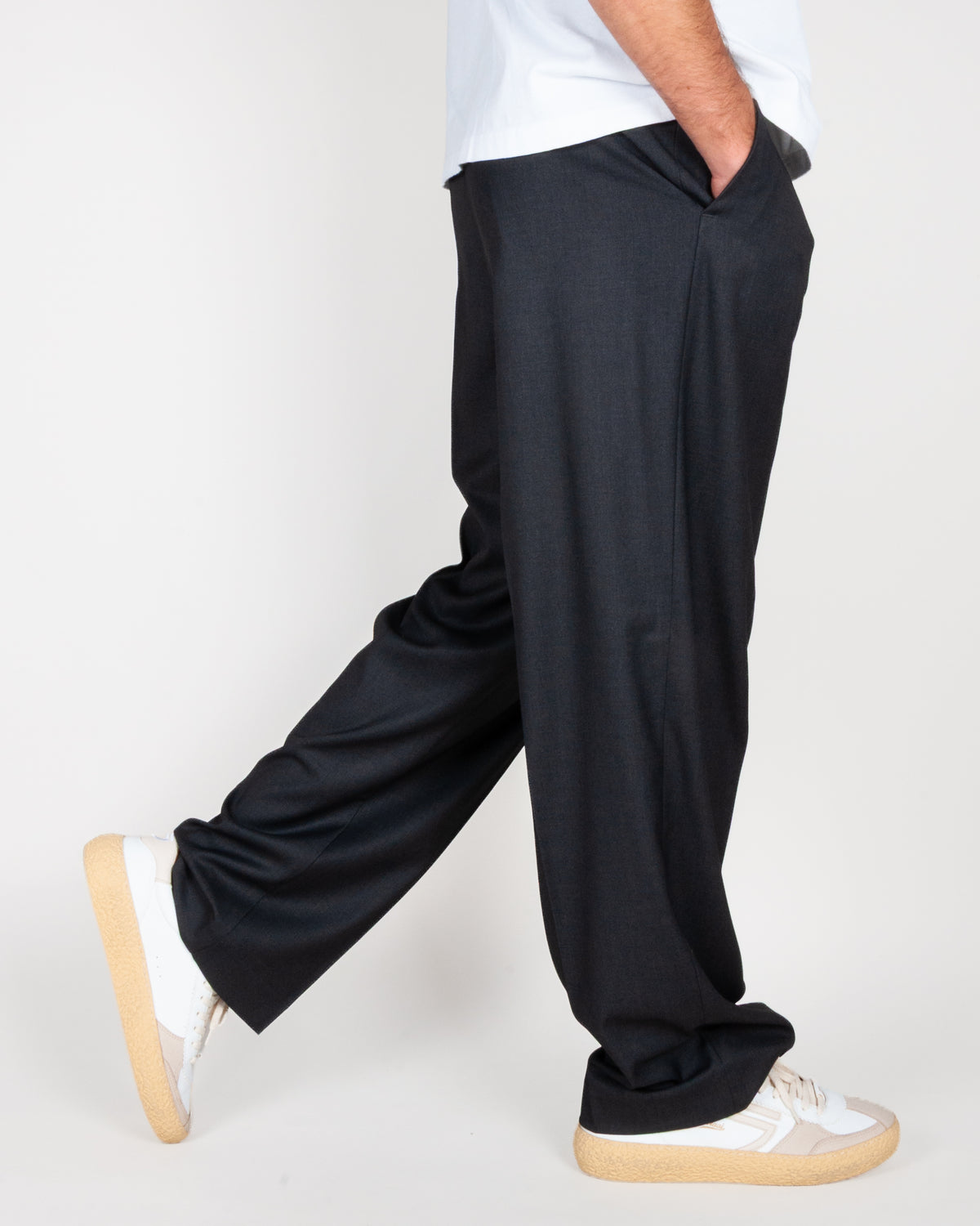 Pantalone fondo ampio con pinces I'm Brian Art. PA3890