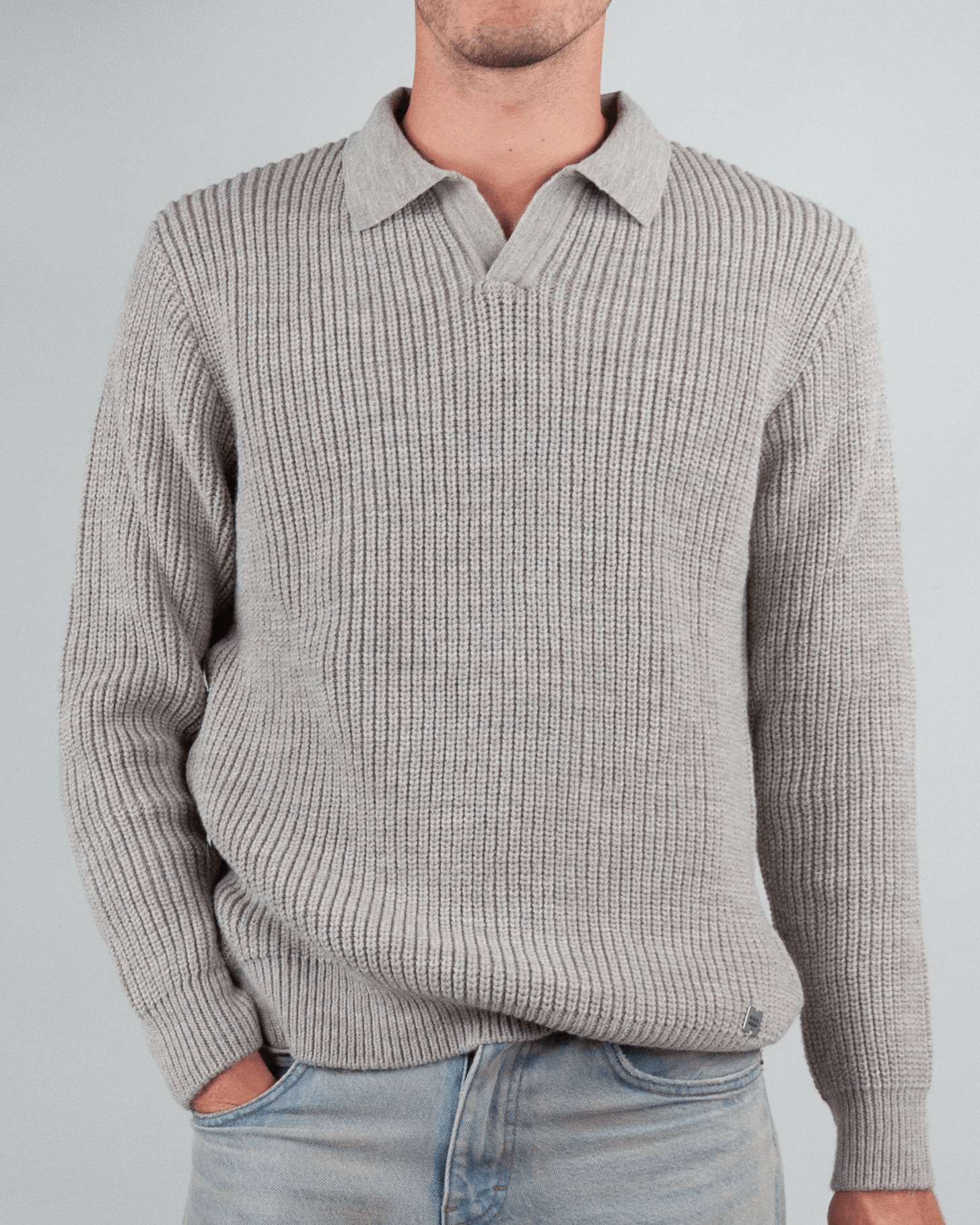 Maglia polo over Block Eleven in light gray, featuring a textured knit design and classic collar.