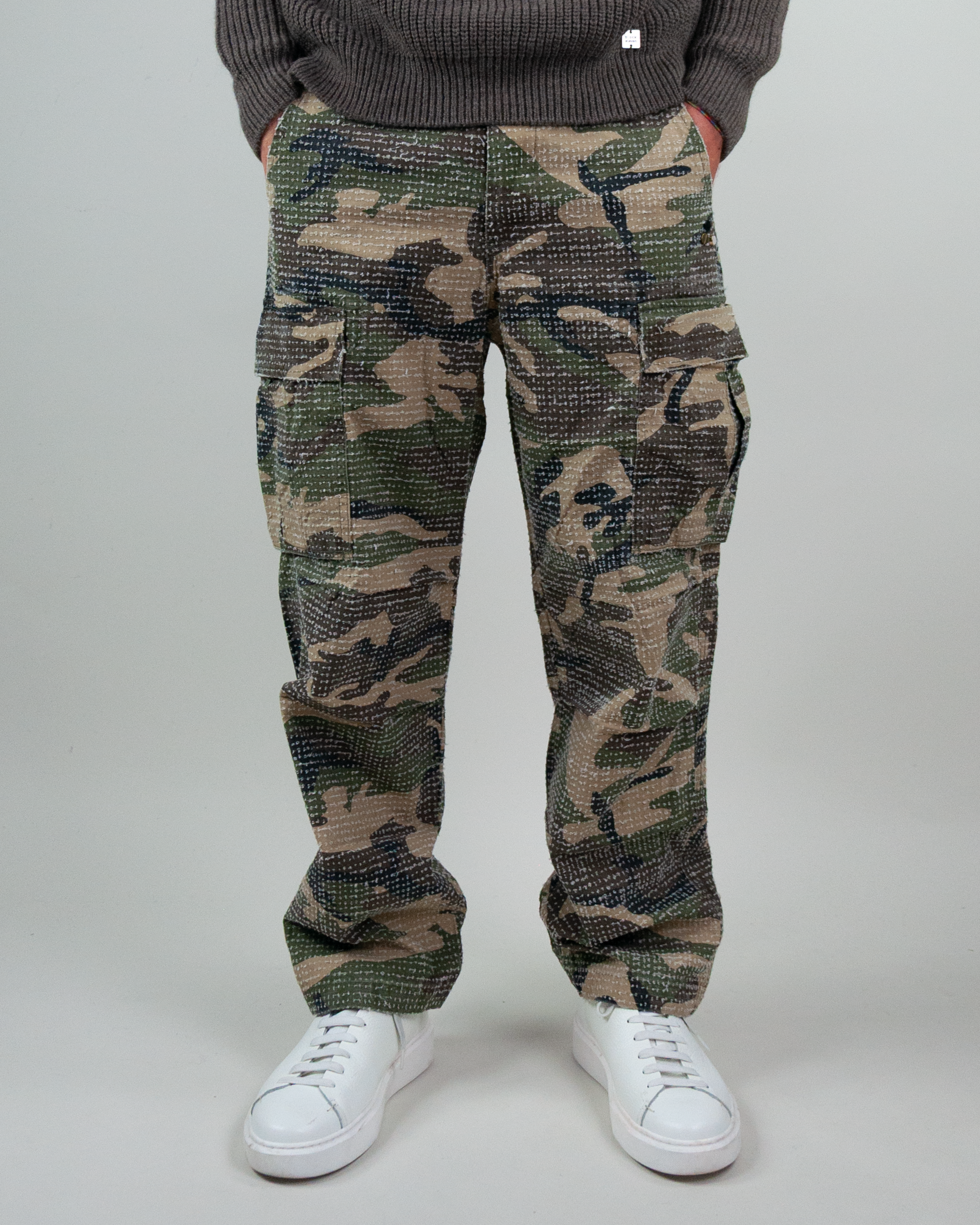 Pantalone Cargo Camouflage Berna Art BRN M 252301 in green and brown camouflage pattern for stylish casual wear.