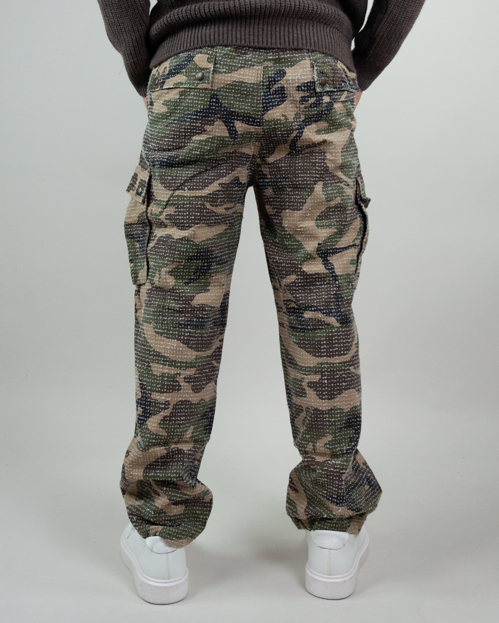 Pantalone Cargo Camouflage Berna Art. BRN M 252301. Stylish cargo pants in camouflage design, perfect for casual wear.