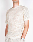 Maglia manica corta Crochet Berna Art. BRN M 261017 indossata da modello con tessuto in cotone e acrilico.