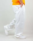 Pantalone Twill Amish Nogend Art in white, model wearing size M, 100% cotton, styled with a bright orange shirt.