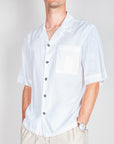 Camicia manica corta misto lino Officina 36 uomo collo derby in bianco con tasca e bottoni.