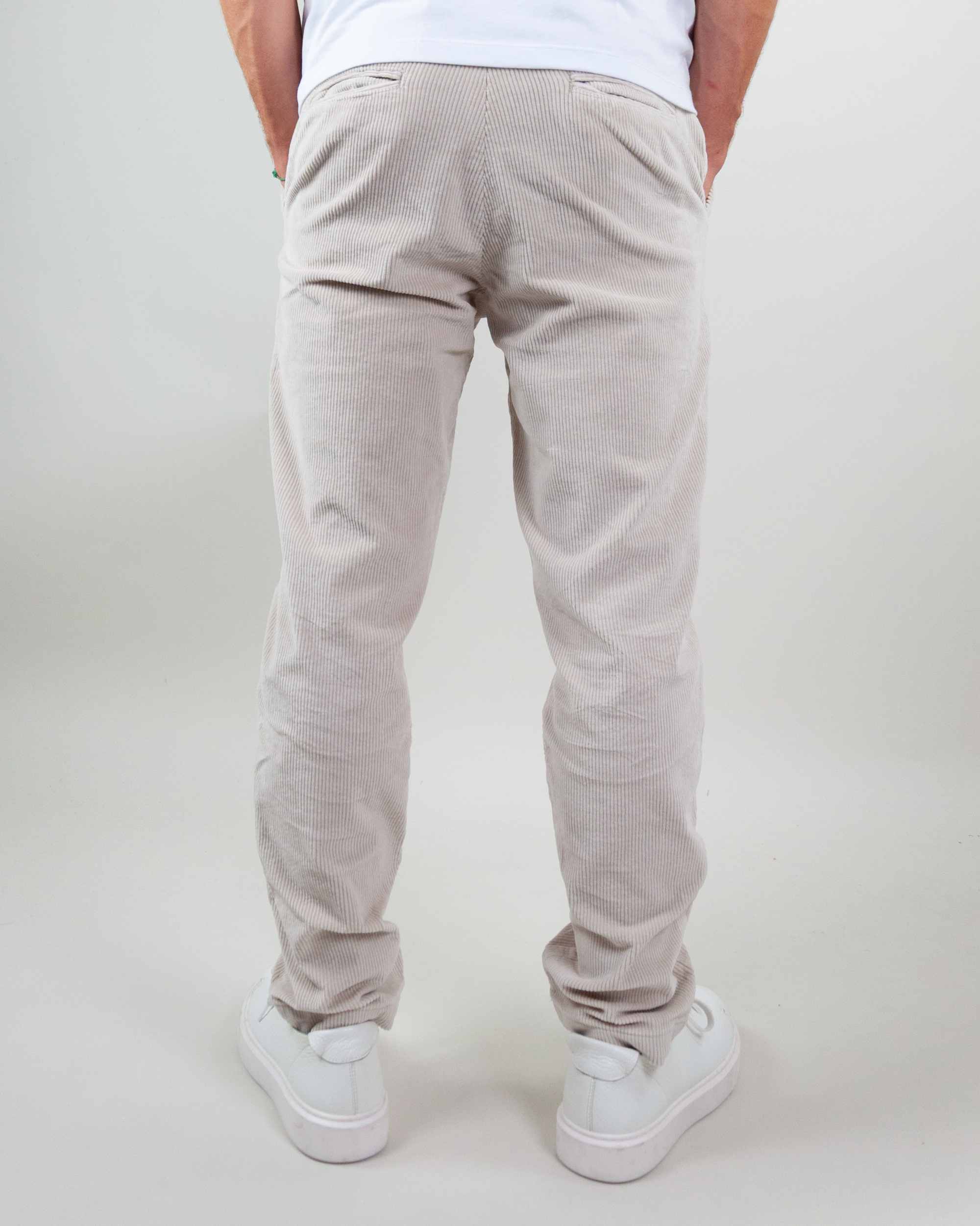Back view of Jack &amp; Jones pantalone velluto in light beige, featuring a comfortable fit and stylish design.