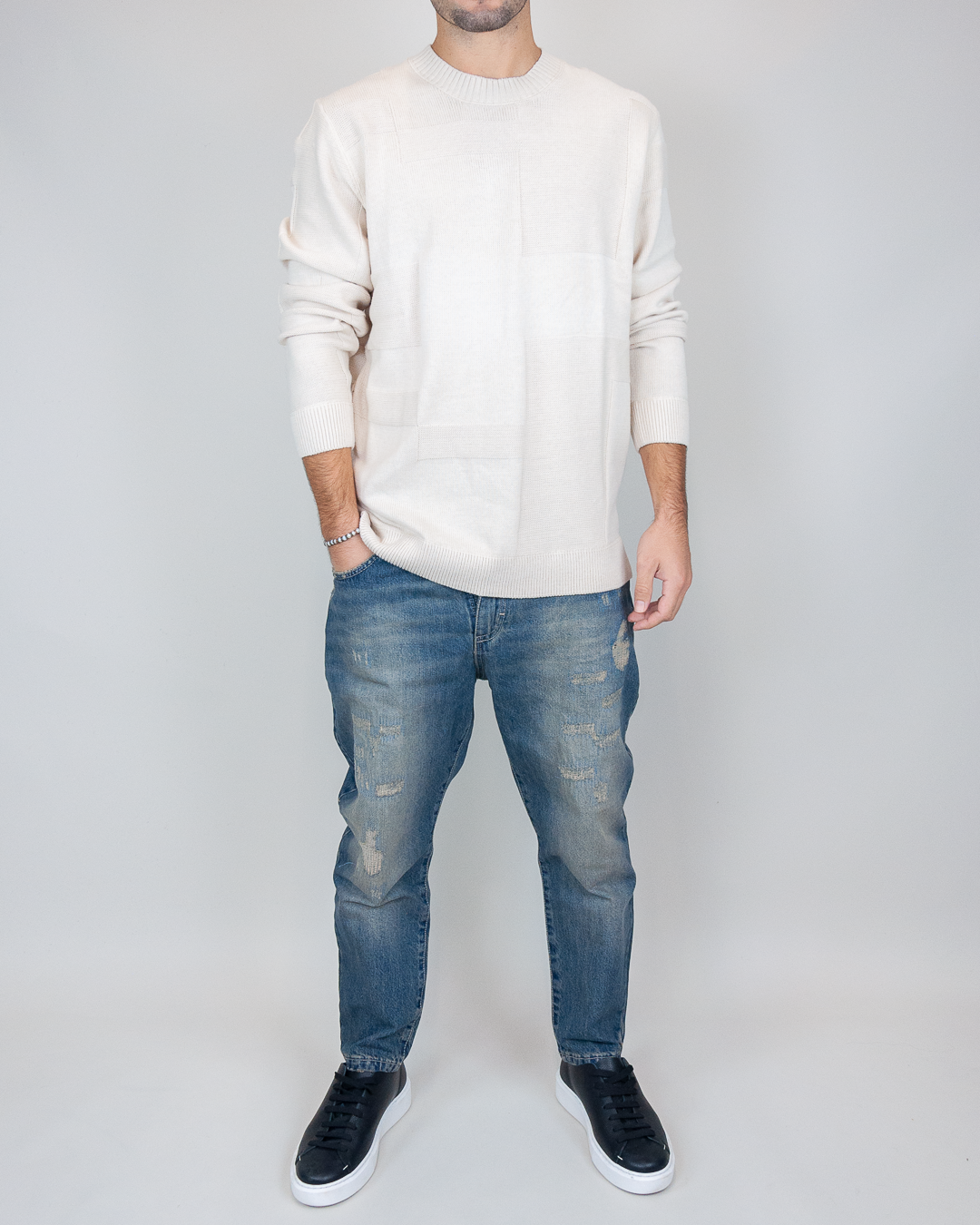 Maglia con texture a quadri e Jeans con lavaggio e strappi - 1921 Store