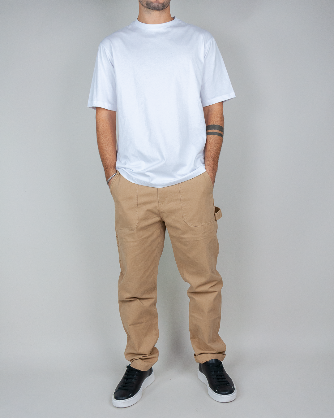 T-shirt fantasia con pantalone worker beige - 1921 Store