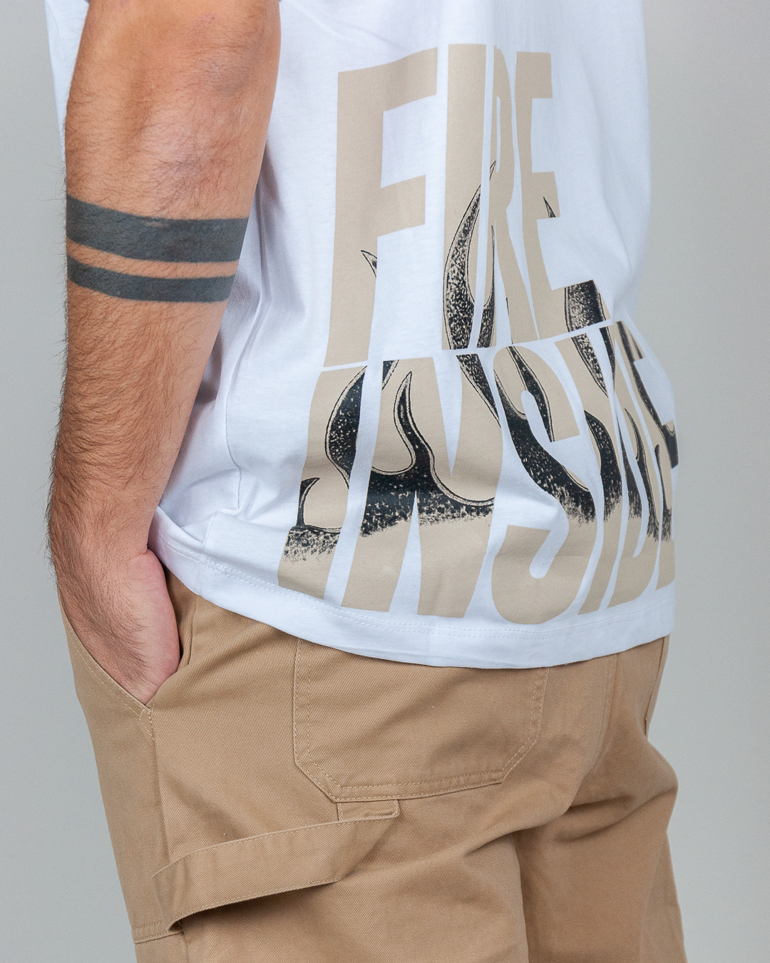 T-shirt fantasia con pantalone worker beige - 1921 Store