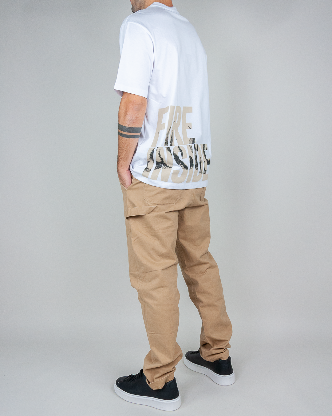 T-shirt fantasia con pantalone worker beige - 1921 Store