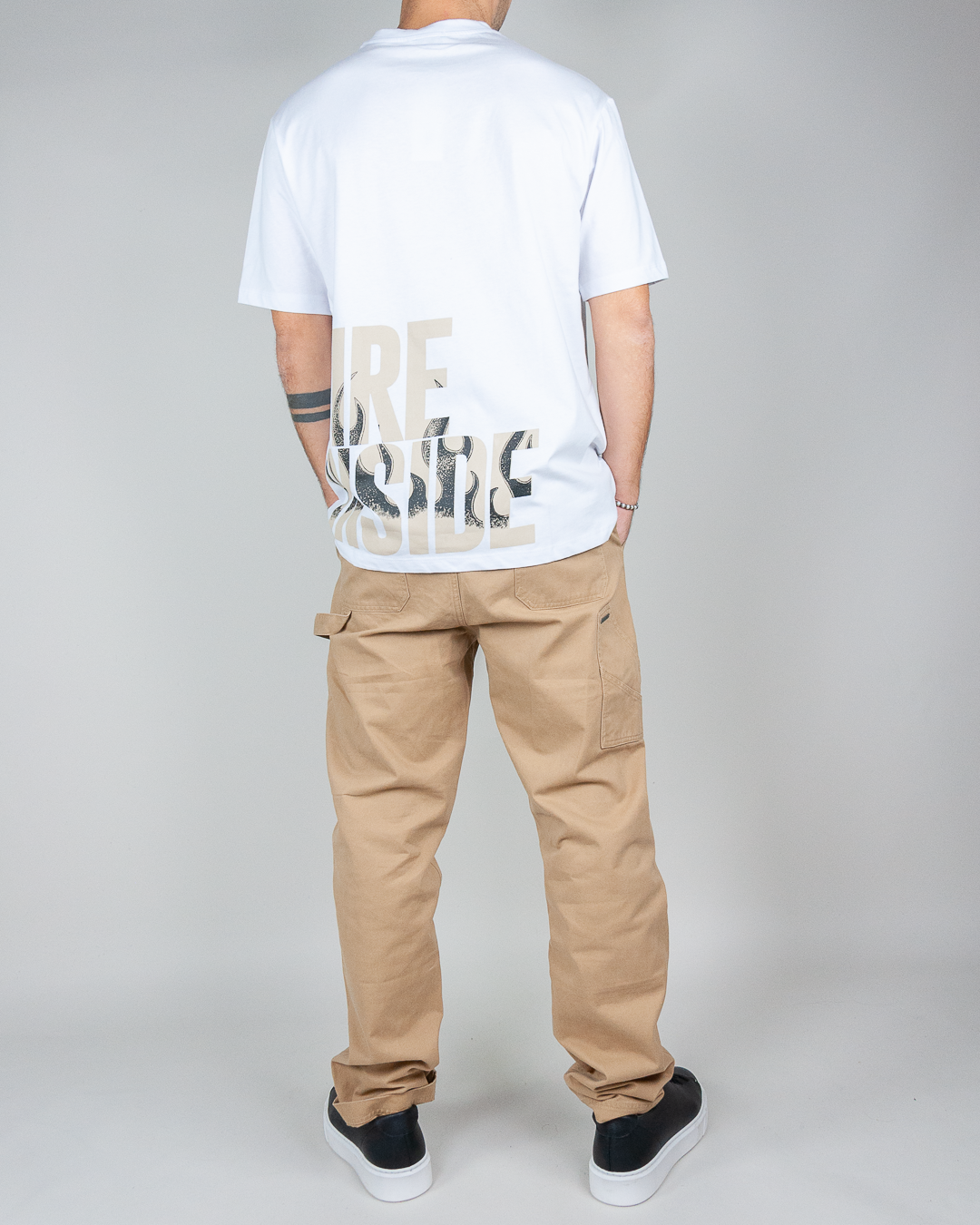 T-shirt fantasia con pantalone worker beige - 1921 Store