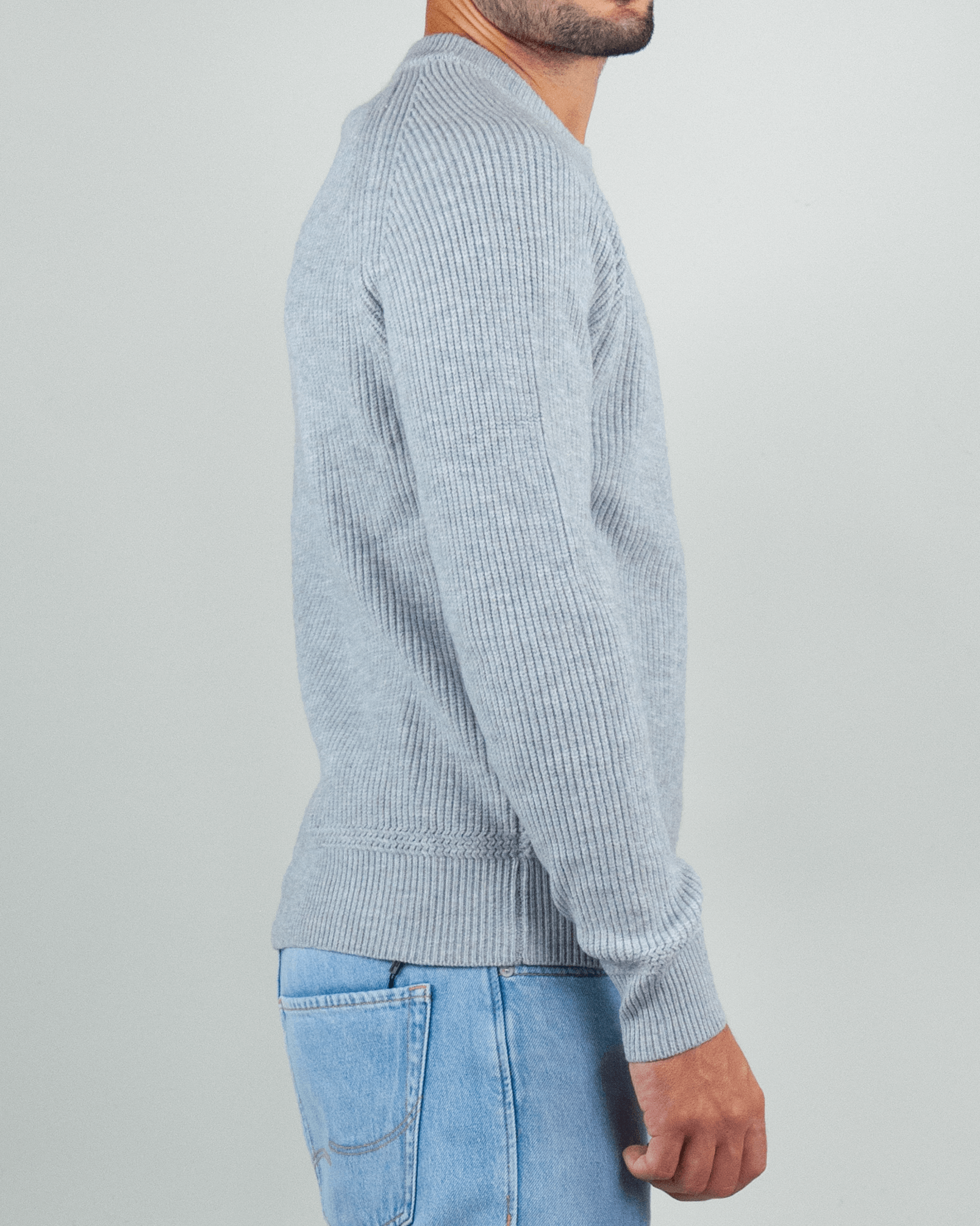 Side view of a man wearing a gray ribbed sweater, Gianni Lupo Maglia Costine, Art. GL35230.