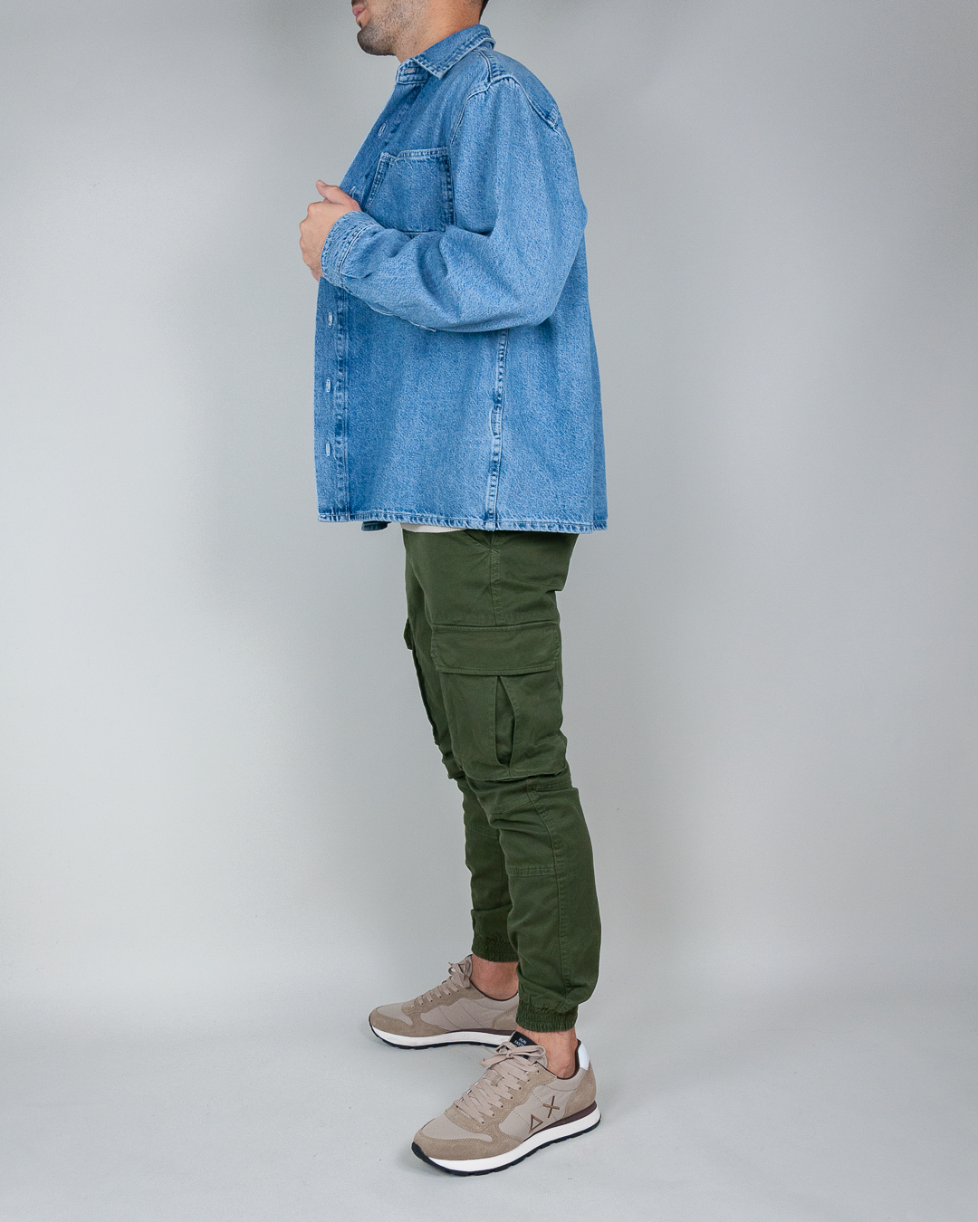 Camicia over denim con maglia e pantalone cargo - 1921 Store