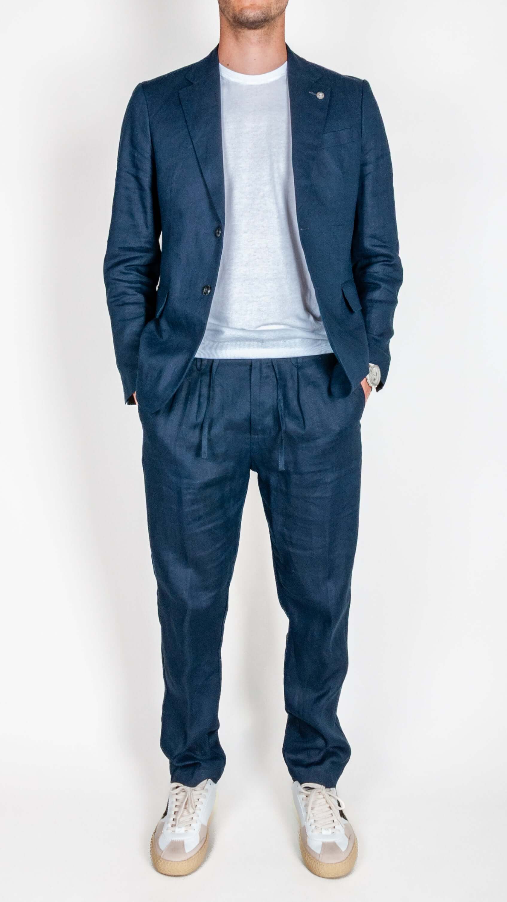 Abito 100% Lino Officina36 - Blu, elegante completo in lino blu con giacca e pantaloni abbinati.