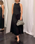Abito donna cotone eleganza in nero, stile elegante e comfort per ogni occasione.