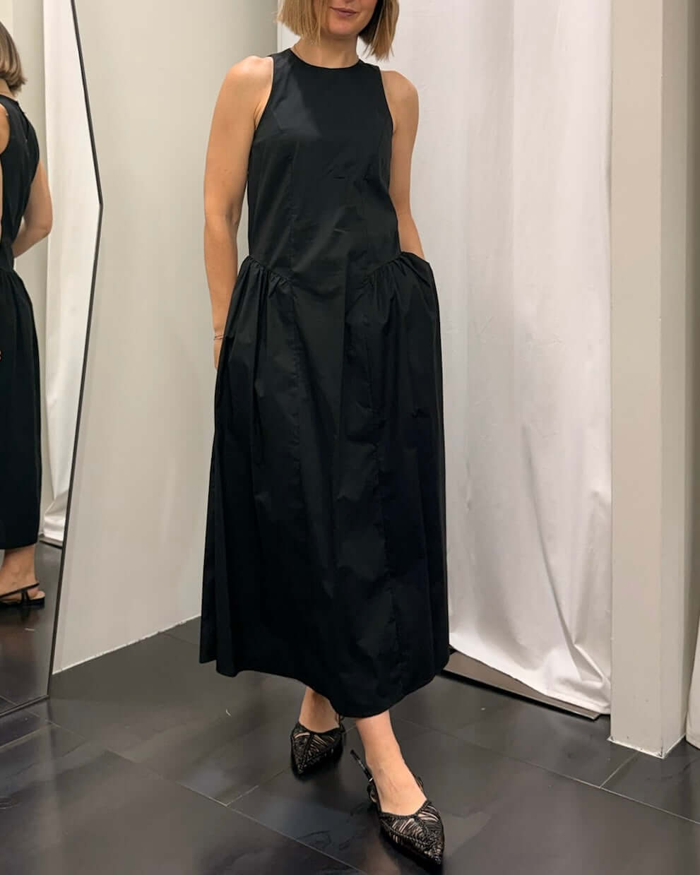 Abito Dixie donna nero in cotone, eleganza e comodità, abito donna cotone eleganza perfetto per ogni stagione.