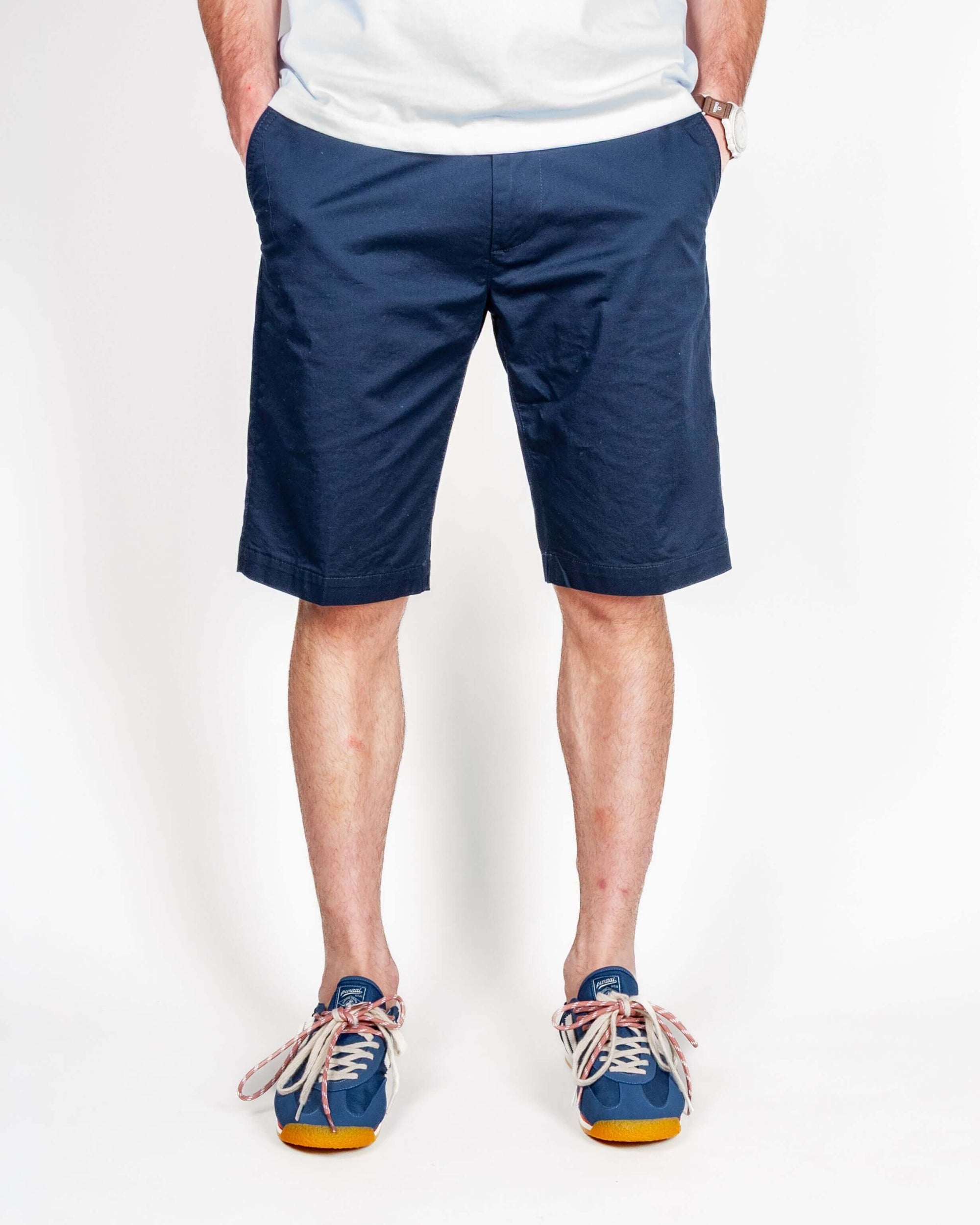 Bermuda cotone Officina 36 Leni Uomo in blu, modello taglia 48, indossato da un uomo di 183 cm.