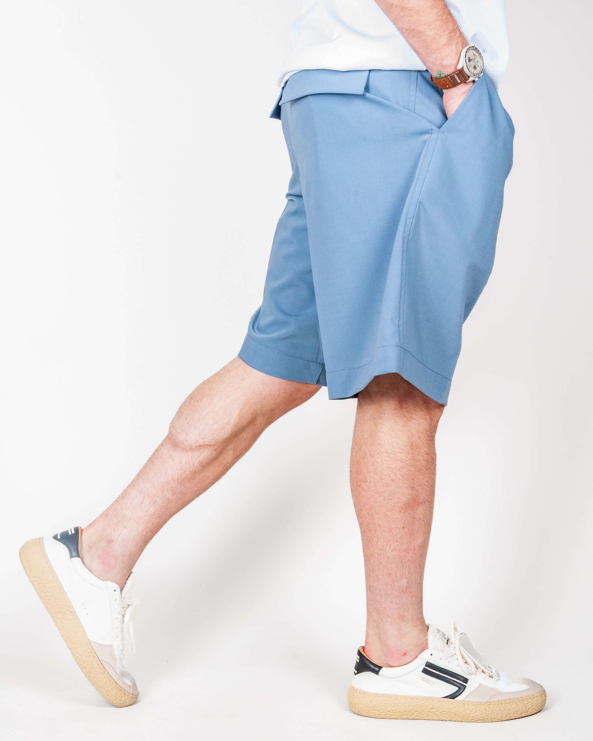 Bermuda Fresco Lana Este Officina 36 Uomo Art. 0273700522 shown on model walking, featuring light blue fabric.