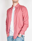 Camicia Lino indossata da uomo, modello C82993LN05, tessuto in lino e cotone, colore rosa.