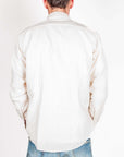 Modello che indossa una camicia Lino e Cotone Imperial Uomo Art. C82993LN05, vista posteriore, in tessuto leggero.