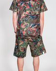 Completo Camou foglie in cotone BL11, outfit estivo con camicia e pantaloni a corto in stile camouflage.