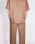 Completo in Lyocell Double Label Cammello worn by a man viewed from the back, showcasing a stylish brown outfit.