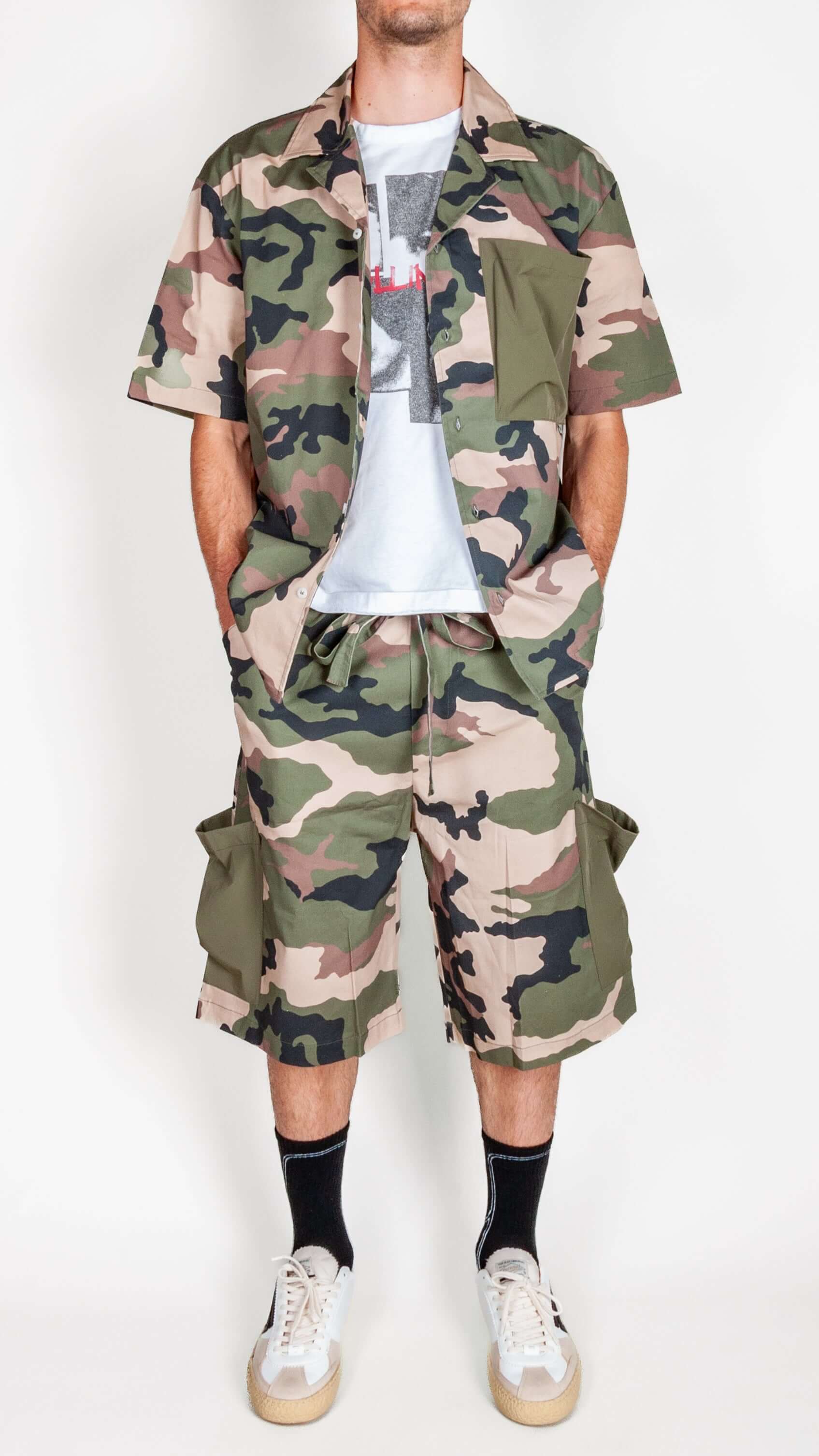 Completo Mimetico Why Not brand camouflage outfit featuring shorts and matching shirt.