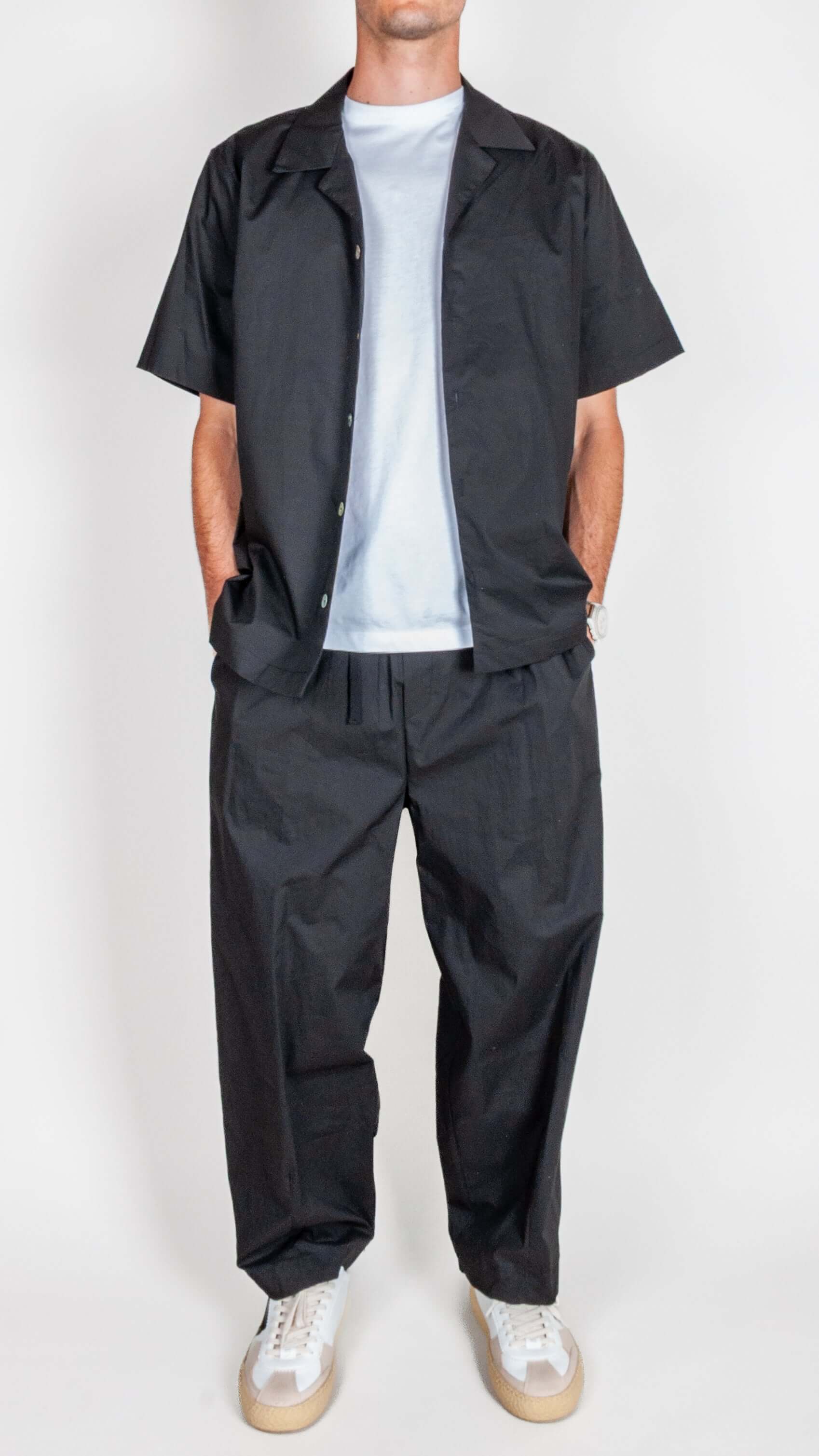 Completo Popeline manica corta Imperial - Nero, completo elegante in popeline nero per look casual.