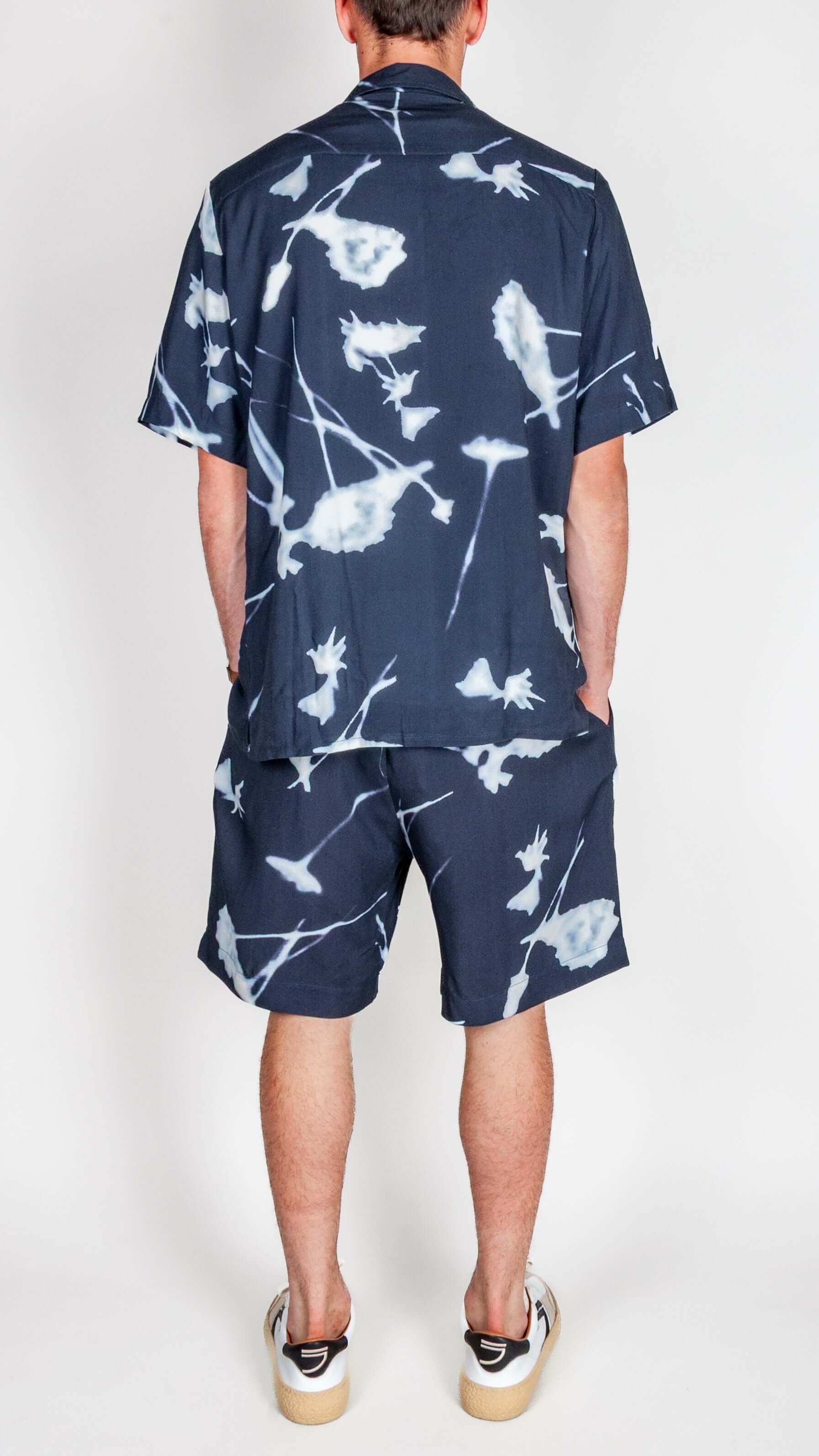 Completo in viscosa from Why Not Brand, featuring a stylish shirt and shorts with floral design in dark colors.