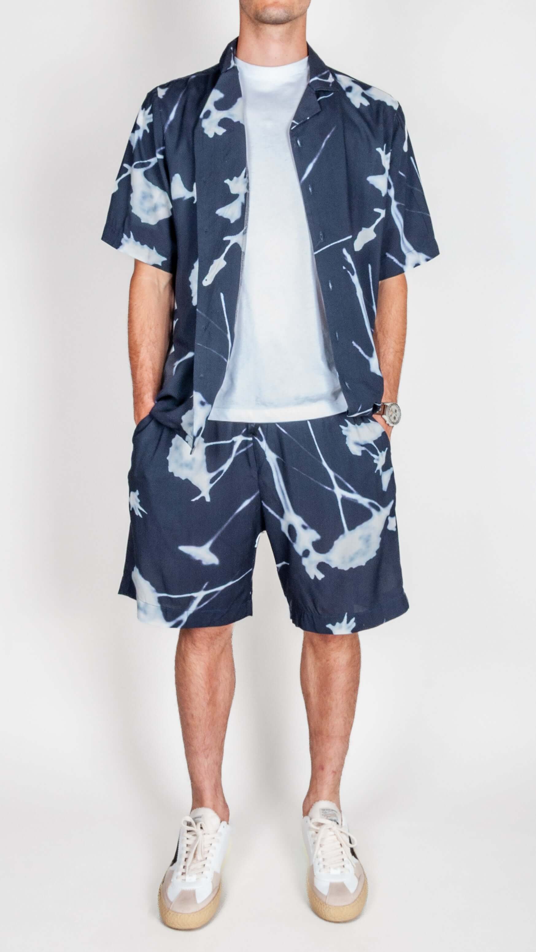 Completo in viscosa by Why Not Brand featuring a stylish shirt and shorts in a navy and white design.