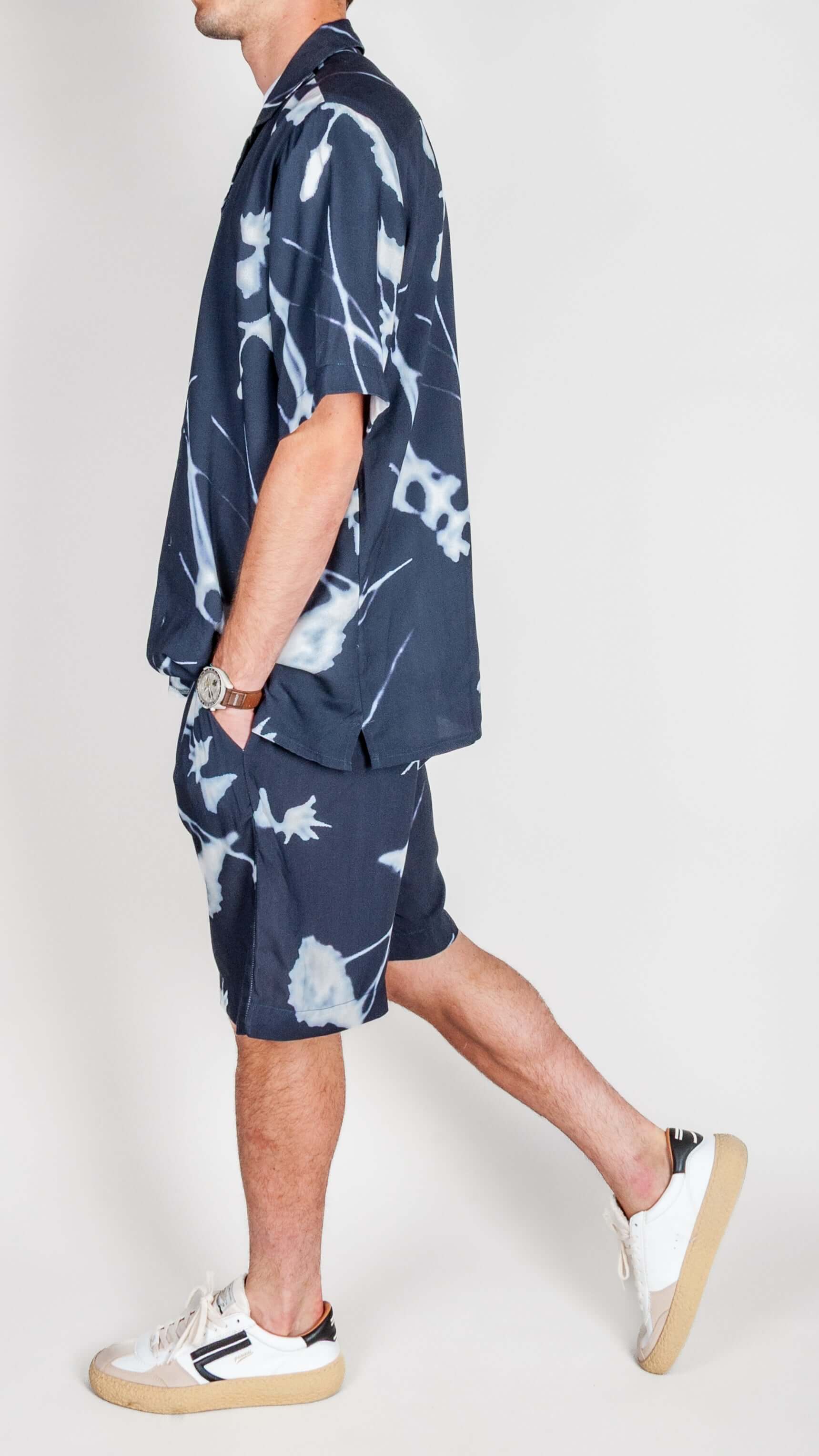 Completo in viscosa by Why Not Brand model showcasing trendy summer outfit with floral design.