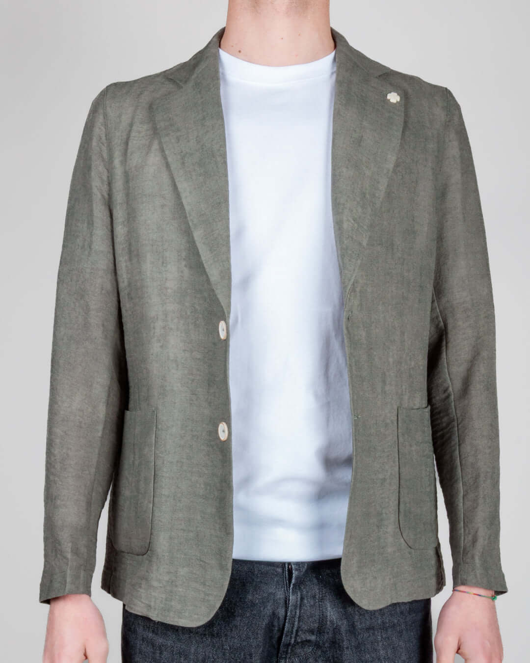 Giacca leggera Over D Art in grigio indossata da uomo, taglia 48, tessuto 100% Poliestere.