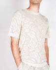 Maglia manica corta in crochet Berna Art. BRN M 261017 indossata da modello, tessuto 50% cotone 50% acrilico.