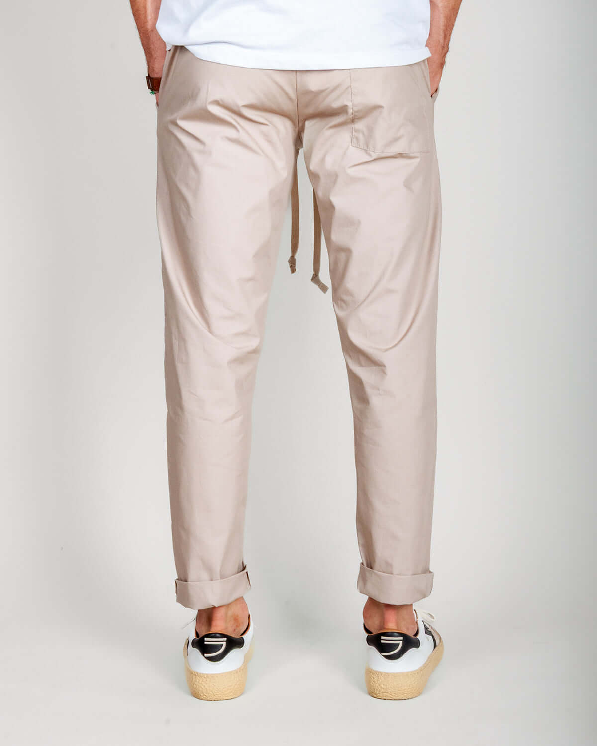 Pantalaccio 100% Cotone Leggerissimo 1921 Store Uomo Art. TENERIFE, retro view of stylish men's trousers in beige.