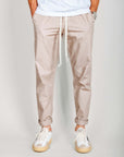 Pantalaccio 100% Cotone Leggerissimo 1921 Store Uomo Art. TENERIFE worn by a model showcasing casual style.